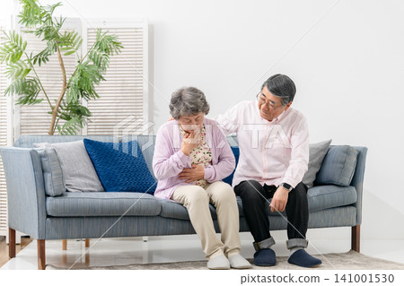Senior couple, sudden illness, difficulty breathing Senior couple, sudden illness, difficulty breathing 141001530
