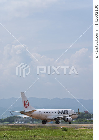 夏季，飛機在仙台機場滑行，視角27，宮城縣名取市。 141002130