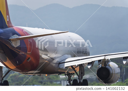 夏季，飛機在仙台機場滑行，視角27，宮城縣名取市。 141002132
