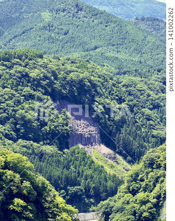 九重夢吊橋是日本最高的行人吊橋,橫跨大分縣九重町的鳴小川峽谷。 九重夢吊橋是日本最高的行人吊橋,橫跨大分縣九重町的鳴小川峽谷。 141002262