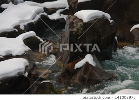 The beautiful gorge with its snow-capped, strangely shaped rocks and boulders. The beautiful gorge with its snow-capped, strangely shaped rocks and boulders. 141002975