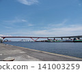 在港口的紅色橋樑 141003259