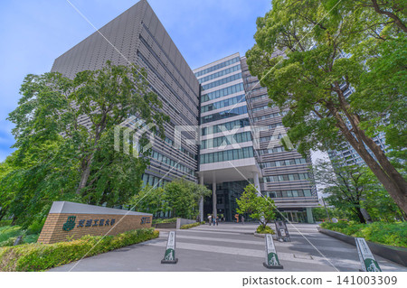 芝浦工業大學豐洲校區的銘牌與現代化外觀 [東京都江東區豐洲市] 141003309