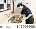 A house cleaning woman cleaning the sink 141003992