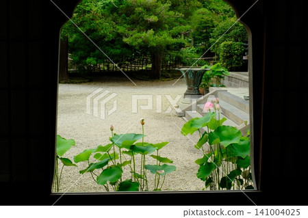 The temple garden as seen from the window 141004025