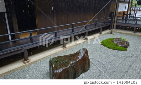 Obai-in Temple, Daitoku-ji Temple, Kyoto, in the rain Obai-in Temple, Daitoku-ji Temple, Kyoto, in the rain 141004102