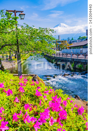 [Shizuoka Prefecture] Mount Fuji as seen from Fujisan Hongu Sengen Taisha Shrine and Kanda River Fureai Plaza 141004440