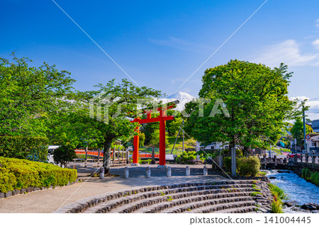 [Shizuoka Prefecture] Mount Fuji as seen from Fujisan Hongu Sengen Taisha Shrine and Kanda River Fureai Plaza 141004445