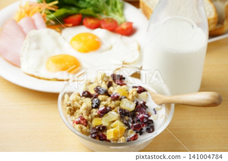 Dried fruit and cereal breakfast Dried fruit and cereal breakfast 141004784