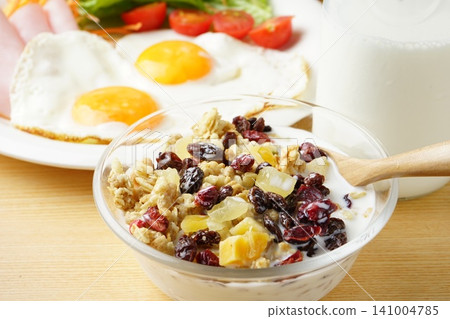 Dried fruit and cereal breakfast Dried fruit and cereal breakfast 141004785