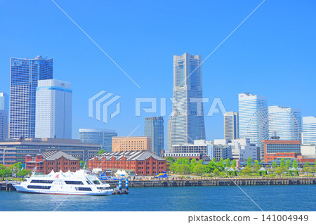 Scenery of Yokohama Red Brick Warehouse and Landmark Tower, Yokohama City, Kanagawa Prefecture Scenery of Yokohama Red Brick Warehouse and Landmark Tower, Yokohama City, Kanagawa Prefecture 141004949