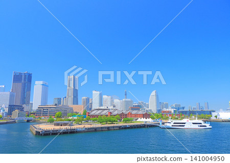 Scenery of Yokohama Red Brick Warehouse and Landmark Tower, Yokohama City, Kanagawa Prefecture Scenery of Yokohama Red Brick Warehouse and Landmark Tower, Yokohama City, Kanagawa Prefecture 141004950