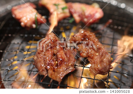 Japanese black beef grilled meat (medium-sized ribs) Japanese black beef grilled meat (medium-sized ribs) 141005028