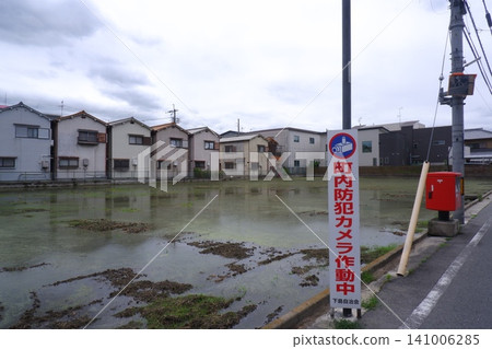 鄉村景色,郵筒靜靜佇立。 鄉村景色,郵筒靜靜佇立。 141006285