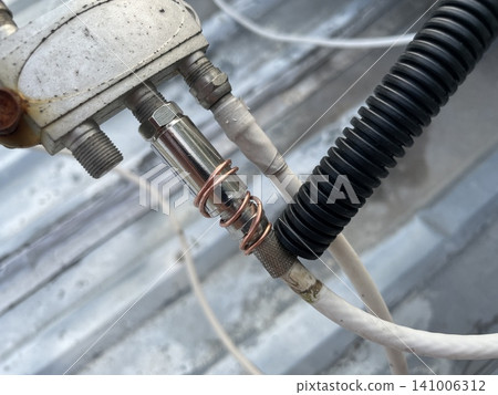 Grounding and lightning protection coaxial cable antenna Grounding and lightning protection coaxial cable antenna 141006312