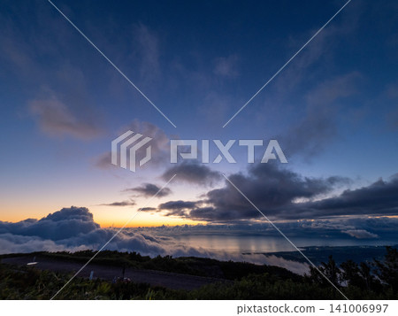 A fantastical sea of clouds stretching across the sky. A fantastical sea of clouds stretching across the sky. 141006997