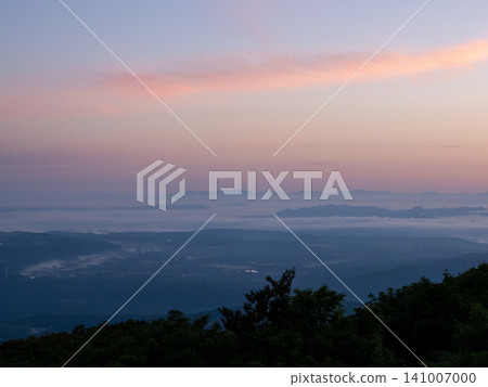 A fantastical sea of clouds and sunrise spread across the landscape in the morning. A fantastical sea of clouds and sunrise spread across the landscape in the morning. 141007000