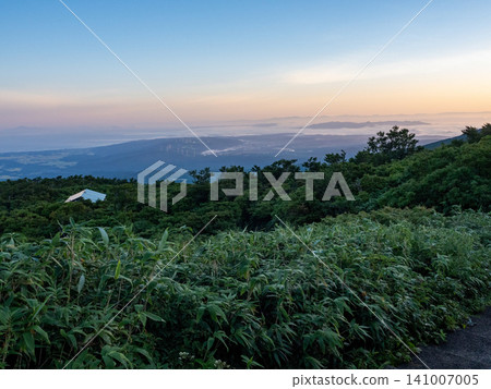 Green ridgeline stretching towards the blue sky Green ridgeline stretching towards the blue sky 141007005
