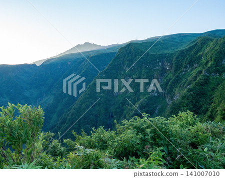 The mountain ridges stretch out under the summer sky. The mountain ridges stretch out under the summer sky. 141007010