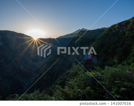 Endless stretches of lush green ridgeline beauty Endless stretches of lush green ridgeline beauty 141007016