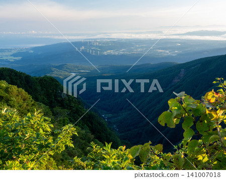 Highland grasslands and blue mountain ranges Highland grasslands and blue mountain ranges 141007018