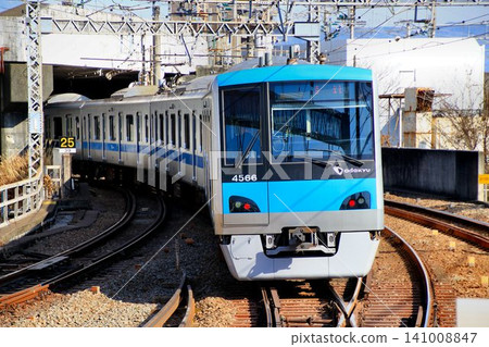 Manufactured for direct service on the Chiyoda Subway Line... [Odakyu 4000 Series] 141008847