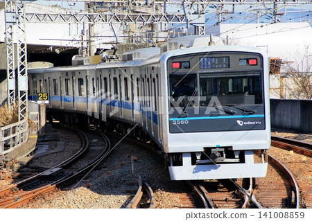 The Odakyu 3000 series was introduced as a vehicle designed to reduce costs and environmental impact. The Odakyu 3000 series was introduced as a vehicle designed to reduce costs and environmental impact. 141008859