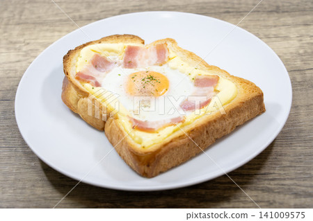 Fried egg toast Fried egg toast 141009575