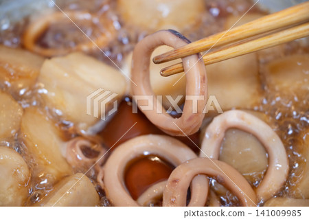 燉魷魚芋頭(烹調) 燉魷魚芋頭(烹調) 141009985