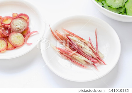 Shredded Japanese ginger Shredded Japanese ginger 141010385