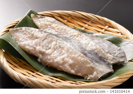 [Korean Spanish mackerel] marinated in salt koji (before cooking) 141010414