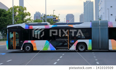 Route bus <articulated bus> image 141010509