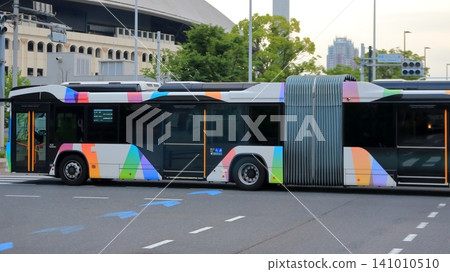 Route bus <articulated bus> image 141010510