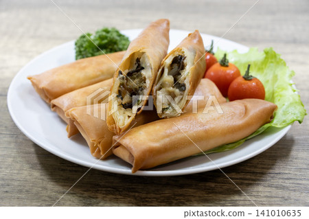 Spring roll Spring roll 141010635