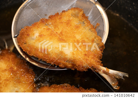 Deep-fry horse mackerel 141010642