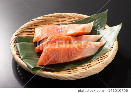 【智利養殖】銀鮭魚腩幹 【智利養殖】銀鮭魚腩幹 141010706