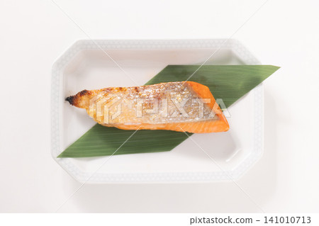 [智利養殖] 銀鮭魚腩風乾烤製。 141010713