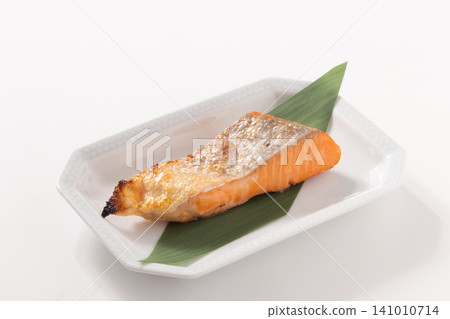 [智利養殖] 銀鮭魚腩風乾烤製。 141010714