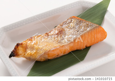[智利養殖] 銀鮭魚腩風乾烤製。 141010715
