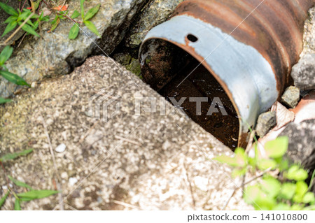 Rusty drainage pipes 141010800