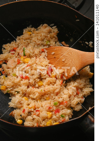 The process of stir-frying pilaf. The process of stir-frying pilaf. 141011140