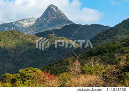Winter on Yakushima Island: Mount Nanagodake, resembling the Matterhorn Winter on Yakushima Island: Mount Nanagodake, resembling the Matterhorn 141011568
