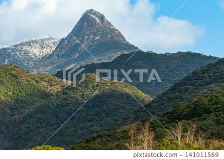 Winter on Yakushima Island: Mount Nanagodake, resembling the Matterhorn 141011569