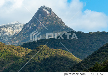 Winter on Yakushima Island: Mount Nanagodake, resembling the Matterhorn Winter on Yakushima Island: Mount Nanagodake, resembling the Matterhorn 141011570