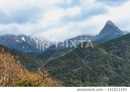 Winter on Yakushima Island: Mount Nanagodake, resembling the Matterhorn Winter on Yakushima Island: Mount Nanagodake, resembling the Matterhorn 141011585