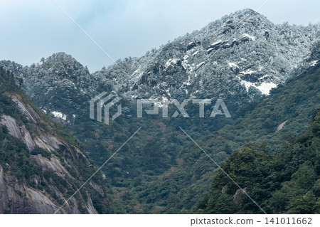 屋久島,世界自然遺產:西部森林公路沿線的山脈(冬季) 屋久島,世界自然遺產:西部森林公路沿線的山脈(冬季) 141011662