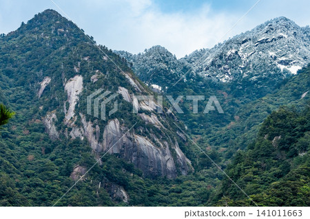屋久島,世界自然遺產:西部森林公路沿線的山脈(冬季) 屋久島,世界自然遺產:西部森林公路沿線的山脈(冬季) 141011663