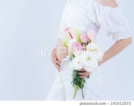孕婦照。孕婦、懷孕、分娩、孕婦裝、紀念照、準備懷孕、媽媽、肚子、攝影工作室。 孕婦照。孕婦、懷孕、分娩、孕婦裝、紀念照、準備懷孕、媽媽、肚子、攝影工作室。 141012873