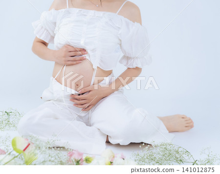 孕婦照。孕婦、懷孕、分娩、孕婦裝、紀念照、準備懷孕、媽媽、肚子、攝影工作室。 孕婦照。孕婦、懷孕、分娩、孕婦裝、紀念照、準備懷孕、媽媽、肚子、攝影工作室。 141012875