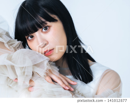 女性時尚形象。美容、化妝品、化妝、服裝、模特兒、美學、除毛、美容院、美麗肌膚、美白肌膚。 141012877